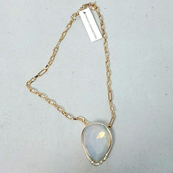 French connection white opal stone neck gold chain - Picture 3 of 4